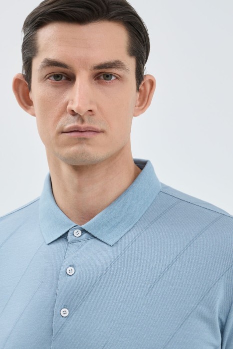 футболка-поло из россии вид сбоку