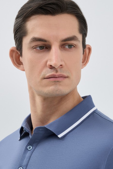 футболка-поло от бренда снежная королева вид слева