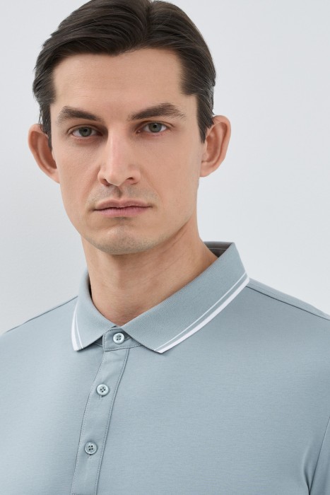 футболка-поло из россии вид сбоку