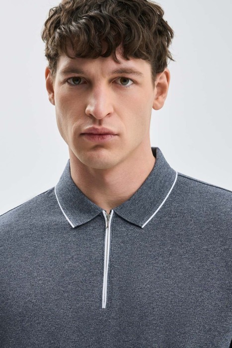 футболка-поло из россии вид сбоку