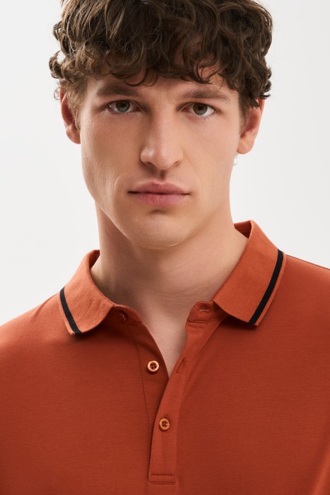 футболка-поло из россии вид сбоку