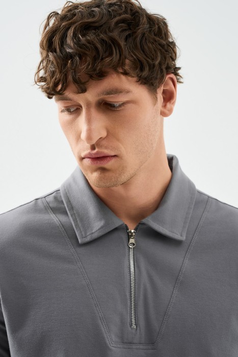 футболка-поло от бренда снежная королева вид слева