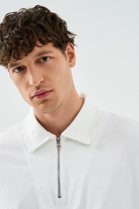 футболка-поло из россии вид сбоку