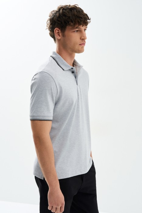 футболка-поло из россии вид сбоку