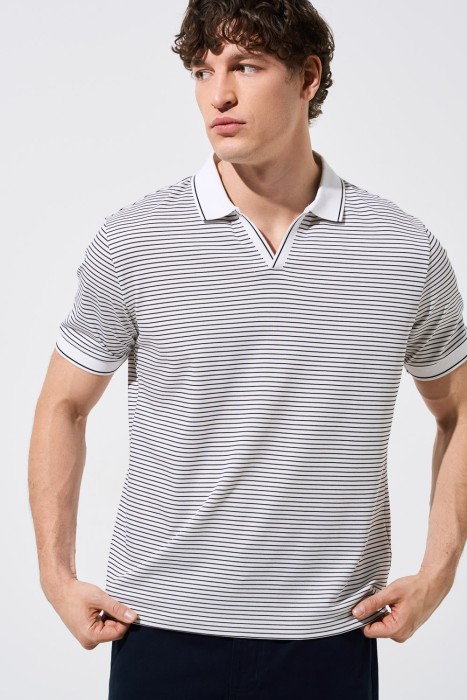 футболка-поло от бренда снежная королева вид слева