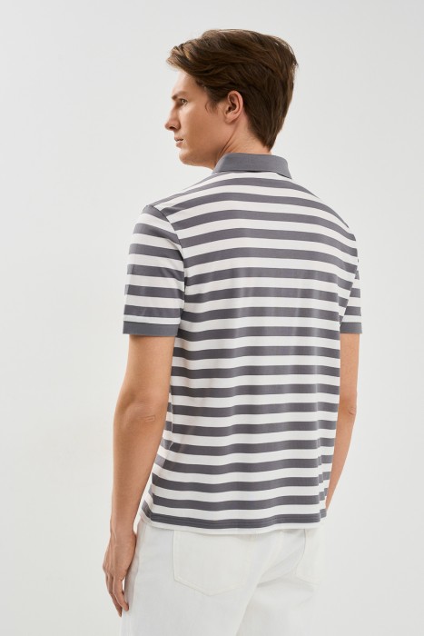 футболка-поло по цене 1150 руб вид справа