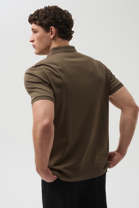 футболка-поло по цене 2000 руб вид справа