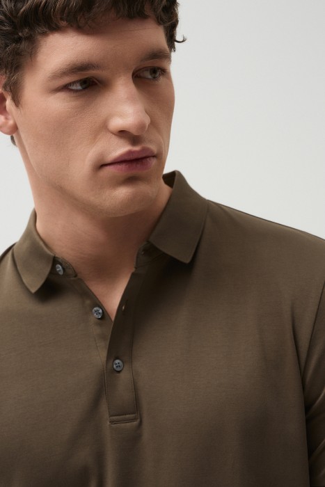 футболка-поло из россии вид сбоку