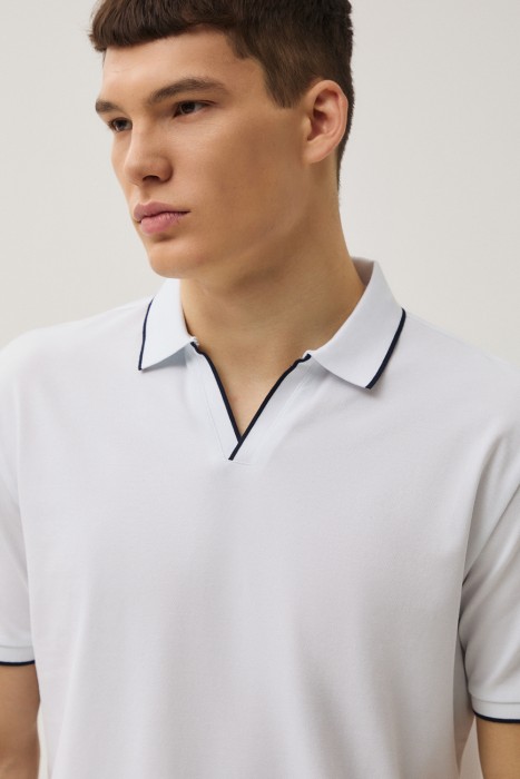 футболка-поло из россии вид сбоку