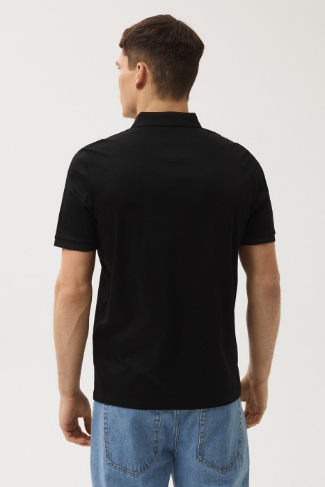 футболка-поло по цене 2000 руб вид справа