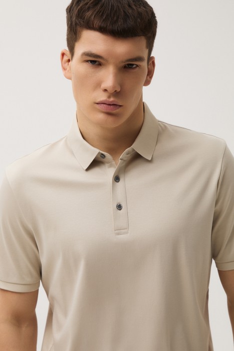 футболка-поло от бренда снежная королева вид слева