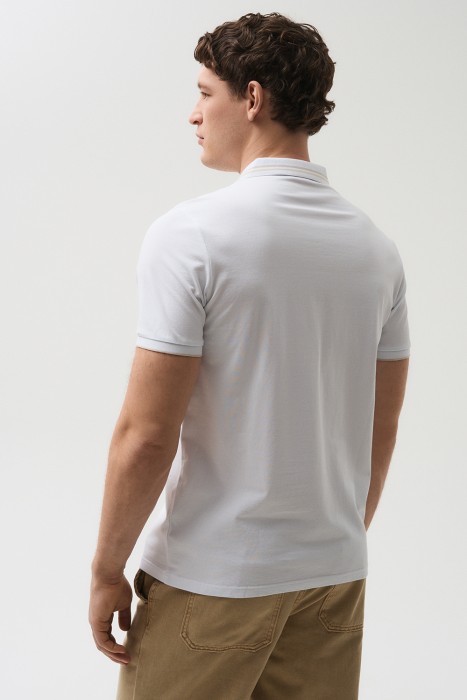 футболка-поло по цене 2000 руб вид справа