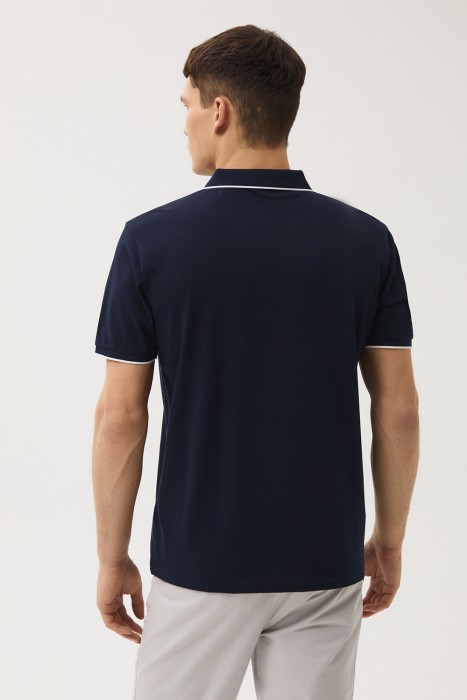 футболка-поло по цене 1870 руб вид справа