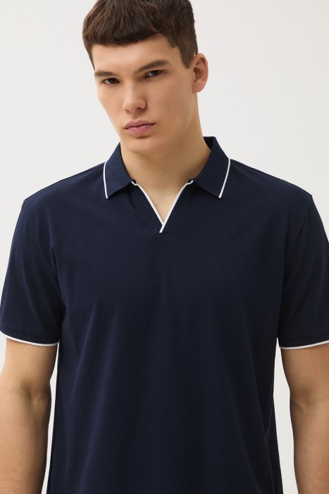 футболка-поло из россии вид сбоку