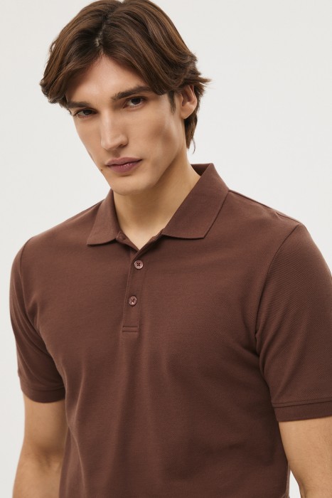 футболка-поло из россии вид сбоку