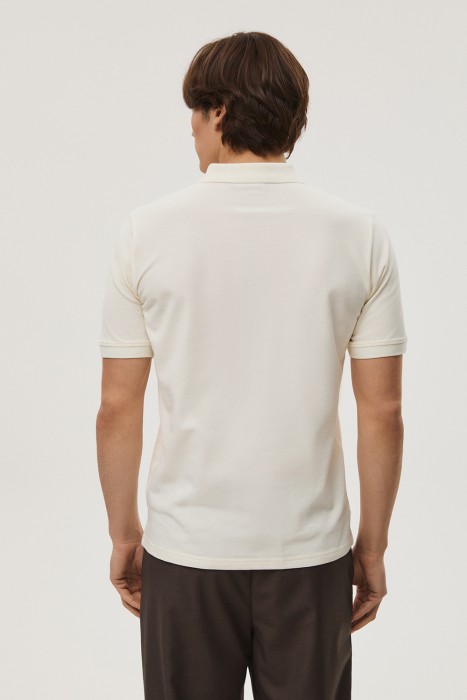 футболка-поло по цене 1690 руб вид справа