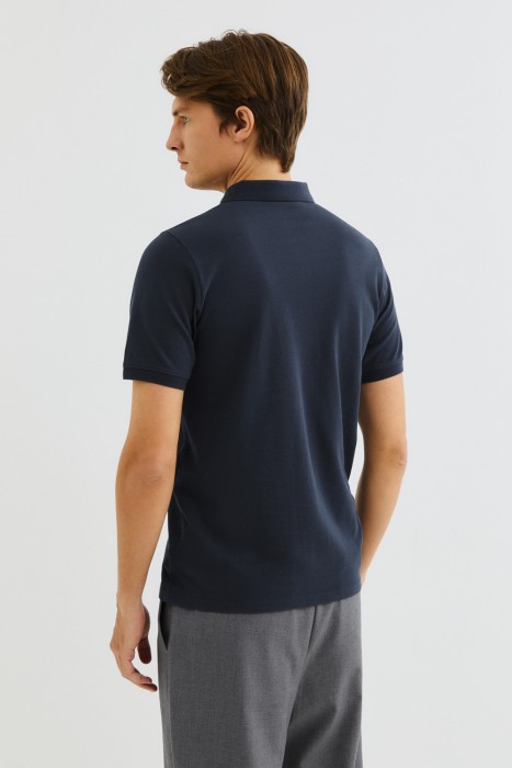 футболка-поло по цене 1690 руб вид справа