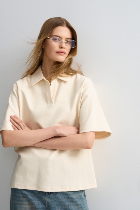 футболка-поло от бренда снежная королева вид слева