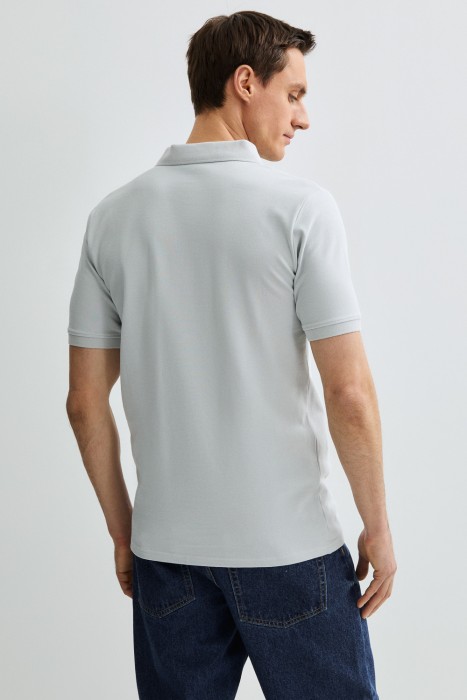 футболка-поло по цене 1690 руб вид справа