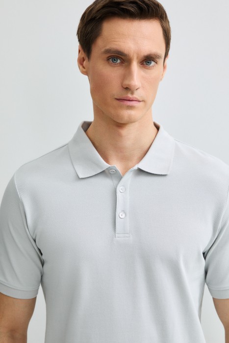 футболка-поло из россии вид сбоку