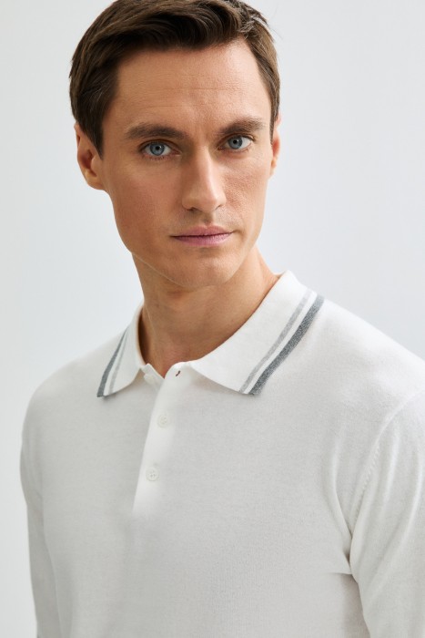 футболка-поло из россии вид сбоку