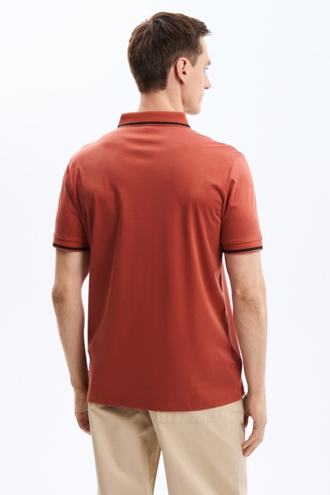 футболка-поло по цене 2200 руб вид справа