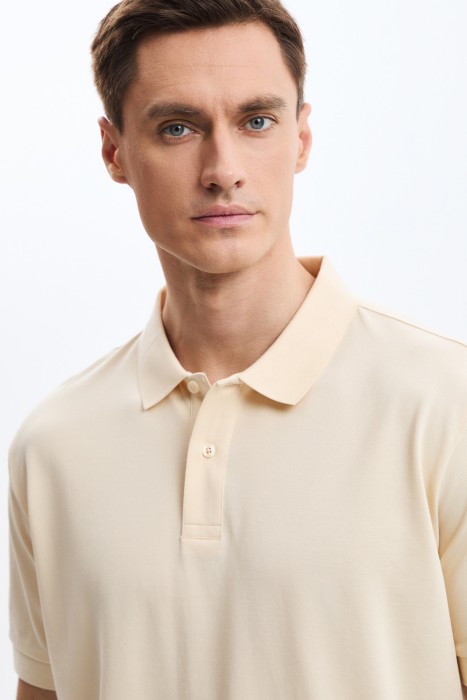 футболка-поло из россии вид сбоку