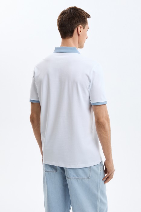 футболка-поло по цене 2000 руб вид справа