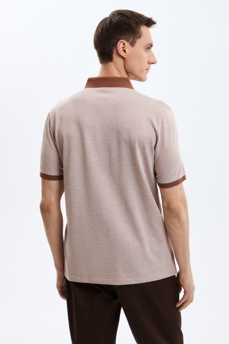 футболка-поло по цене 2000 руб вид справа