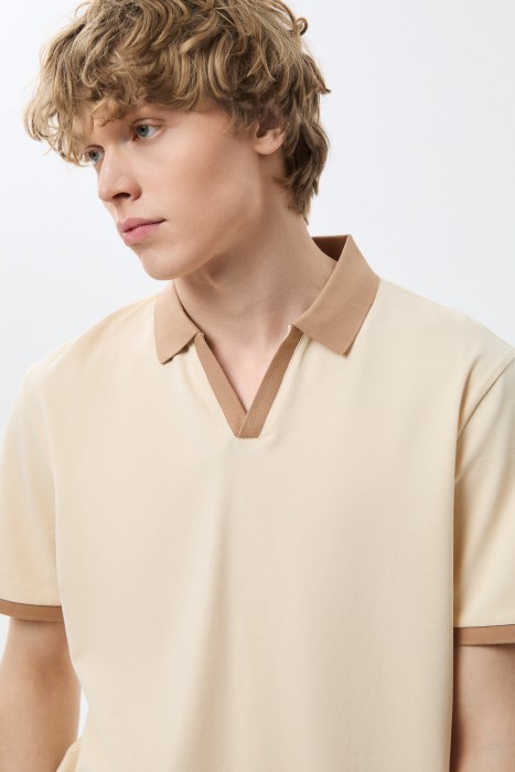 футболка-поло из россии вид сбоку