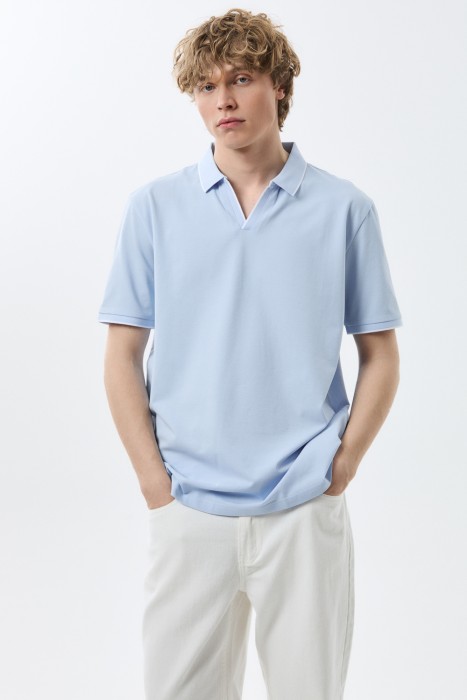 футболка-поло от бренда снежная королева вид слева