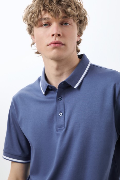 футболка-поло от бренда снежная королева вид слева