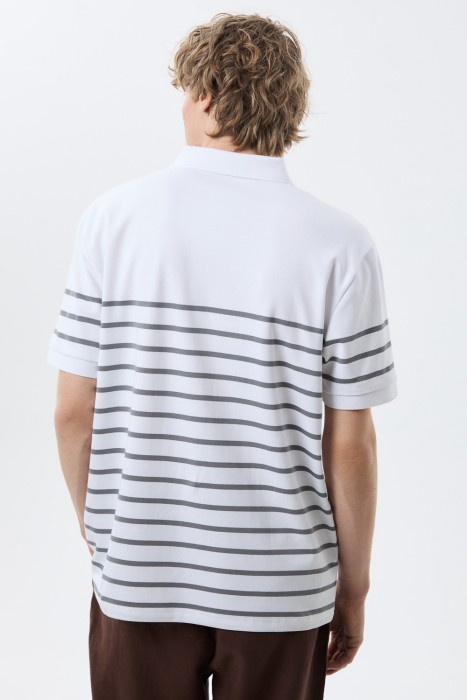 футболка-поло по цене 2200 руб вид справа