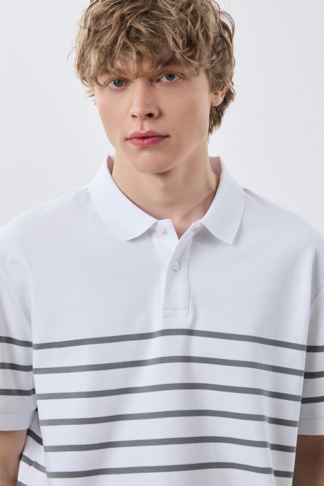 футболка-поло из россии вид сбоку