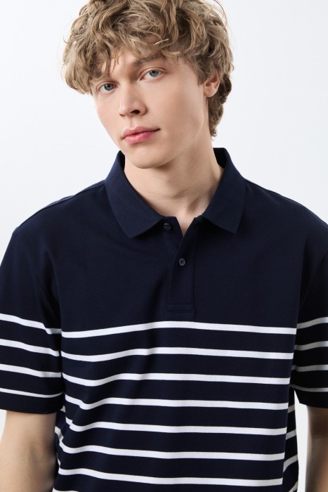 футболка-поло из россии вид сбоку