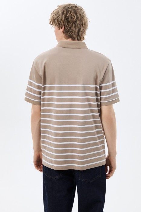 футболка-поло по цене 2200 руб вид справа