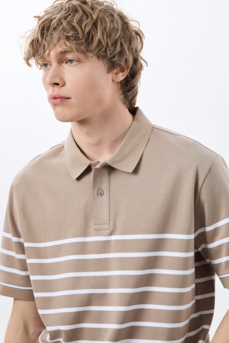 футболка-поло из россии вид сбоку