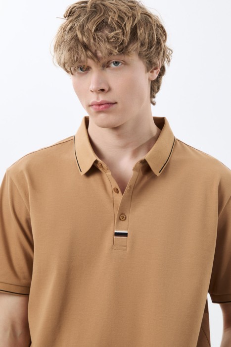 футболка-поло из россии вид сбоку