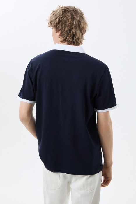 футболка-поло по цене 2000 руб вид справа