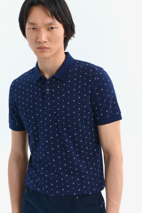 футболка-поло от бренда снежная королева вид слева