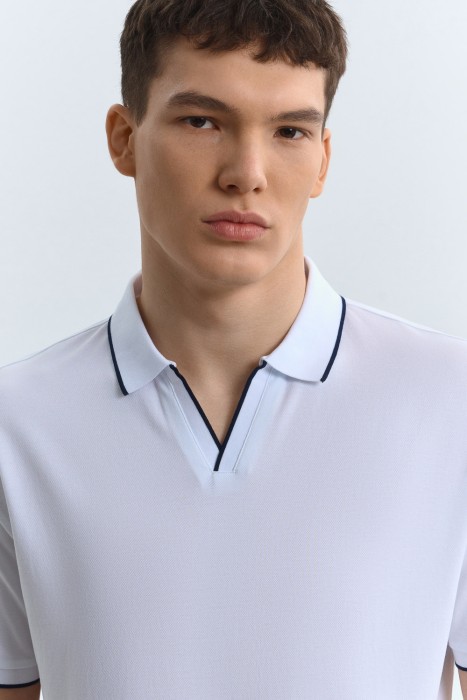 футболка-поло от бренда снежная королева вид слева