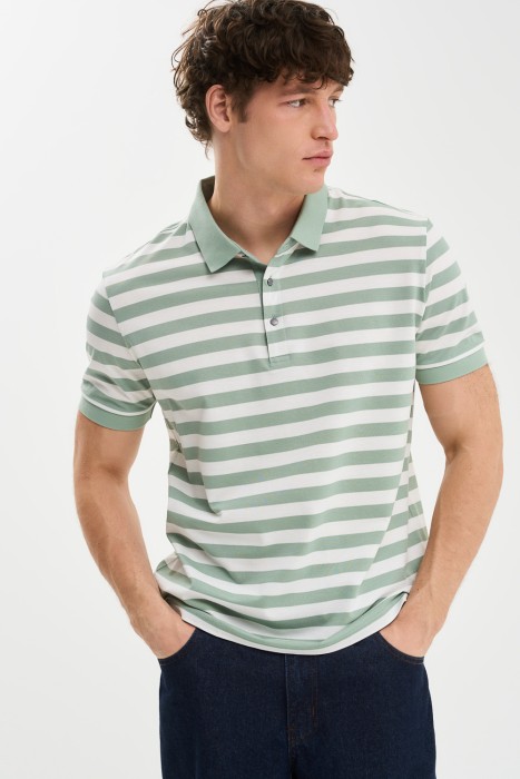 футболка-поло от бренда снежная королева вид слева