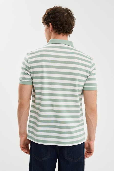 футболка-поло по цене 1020 руб вид справа