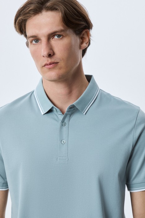 футболка-поло по цене 2160 руб вид справа