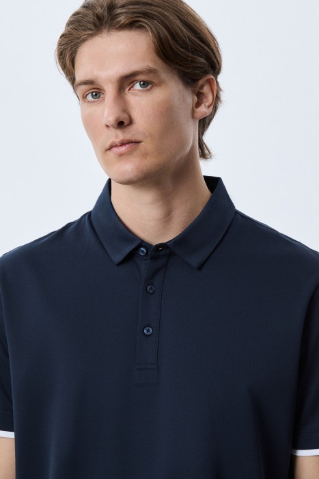 футболка-поло из россии вид сбоку