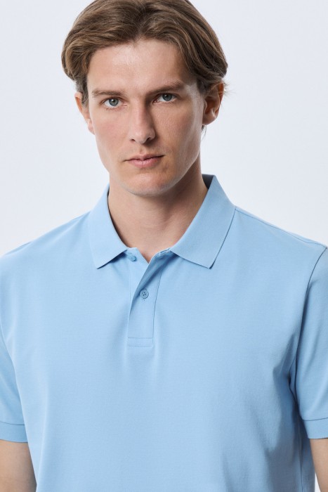 футболка-поло из россии вид сбоку