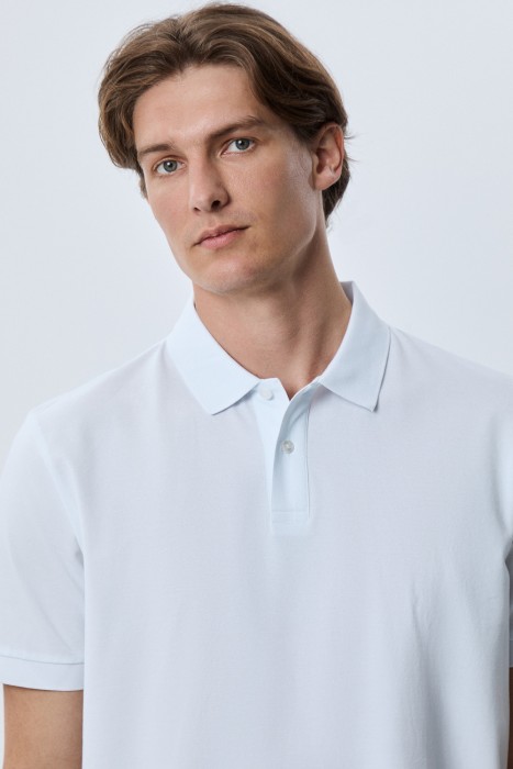 футболка-поло из россии вид сбоку