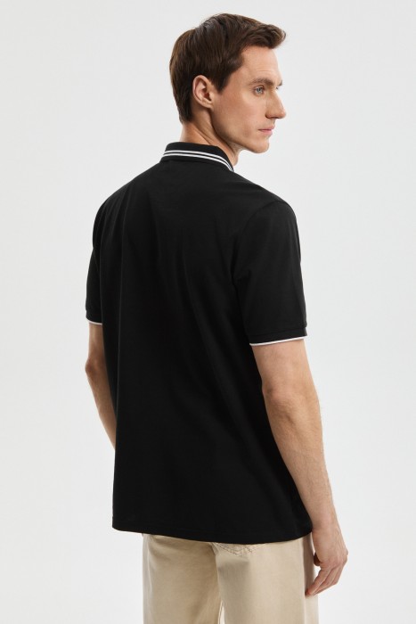 футболка-поло по цене 1970 руб вид справа