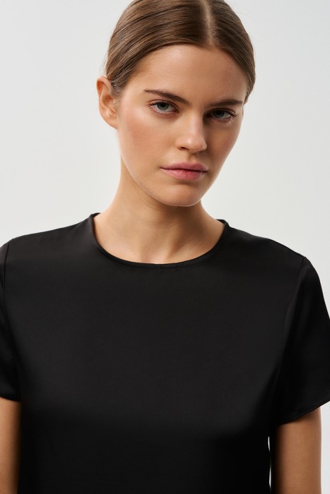 футболка с асимметричной баской по цене 3060 руб вид справа