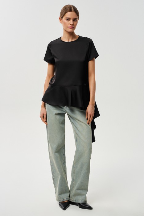 футболка с асимметричной баской из россии вид сбоку